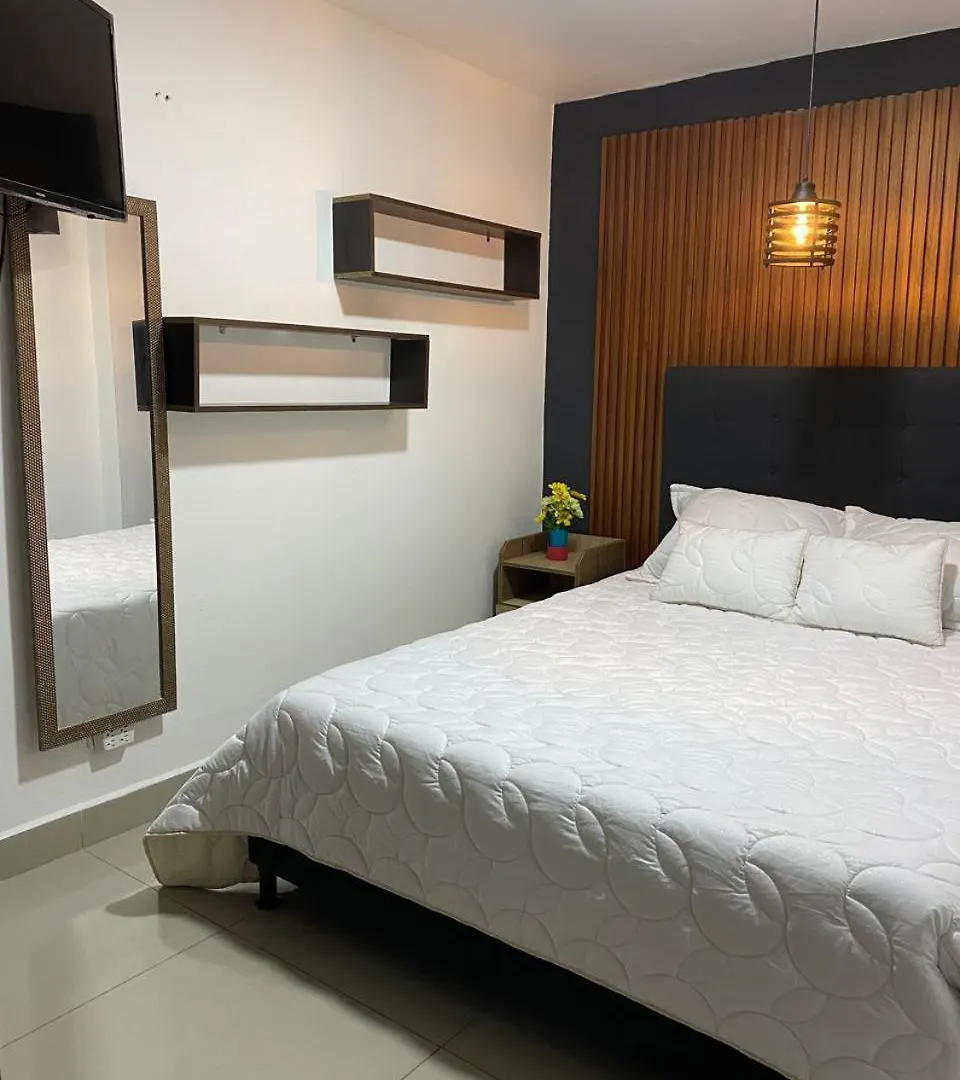S32 Bello Apartamento Con Balcon En Laureles Estadio Medellin 0*,  Colombia